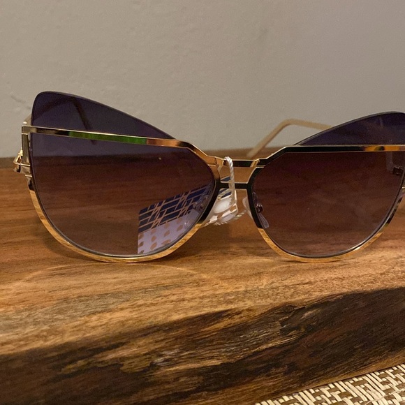 Sunglasses - Picture 2 of 6